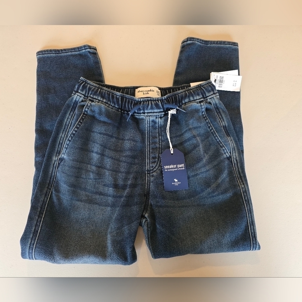NWT Abercrombie Kids Sneaker Pants Size 11/12.